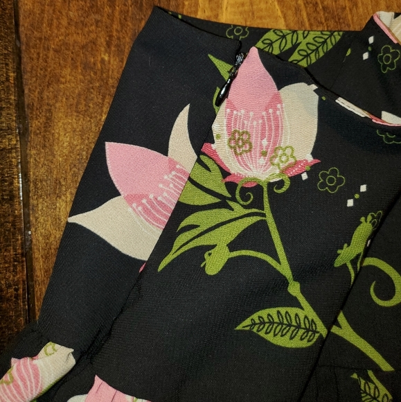 COVINGTON Size 8 black midi skirt with pink flowers - Picture 12 of 13